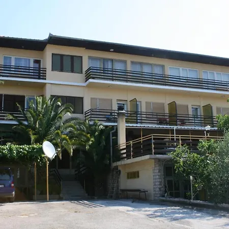 Family Starigrad 6637k