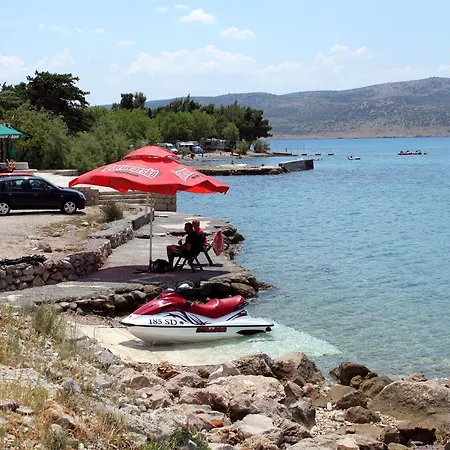 Family Starigrad 6637k